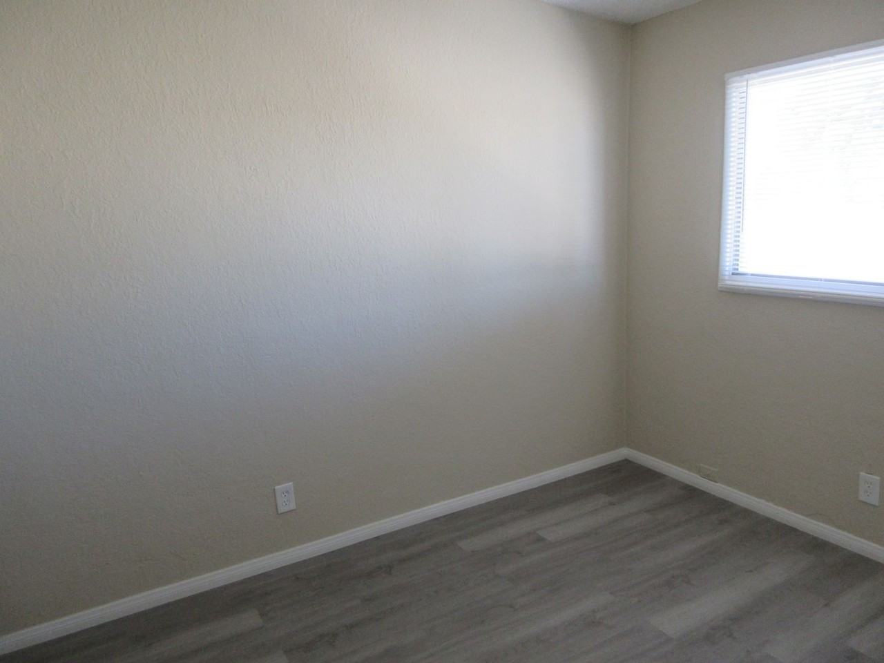 233 N Alvord St - Photo 6 of 12