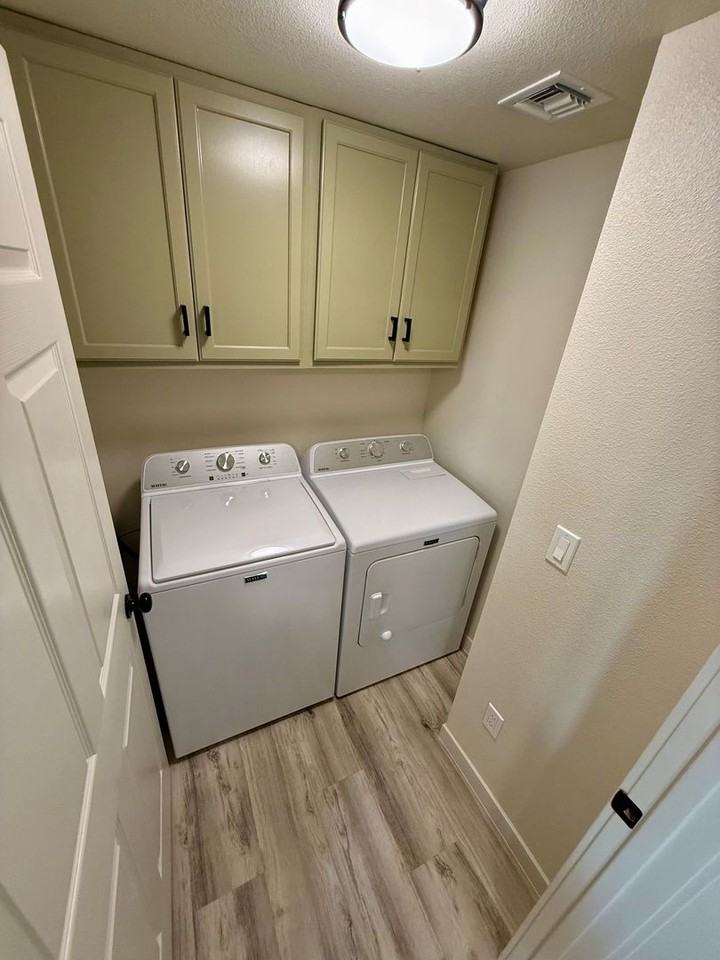 0121 27th St #D - Photo 7 of 11