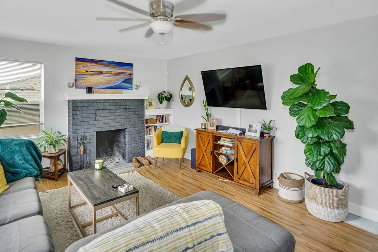 4546 Brighton Ave - Photo 3 of 15