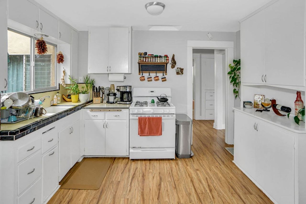 4546 Brighton Ave - Photo 5 of 15