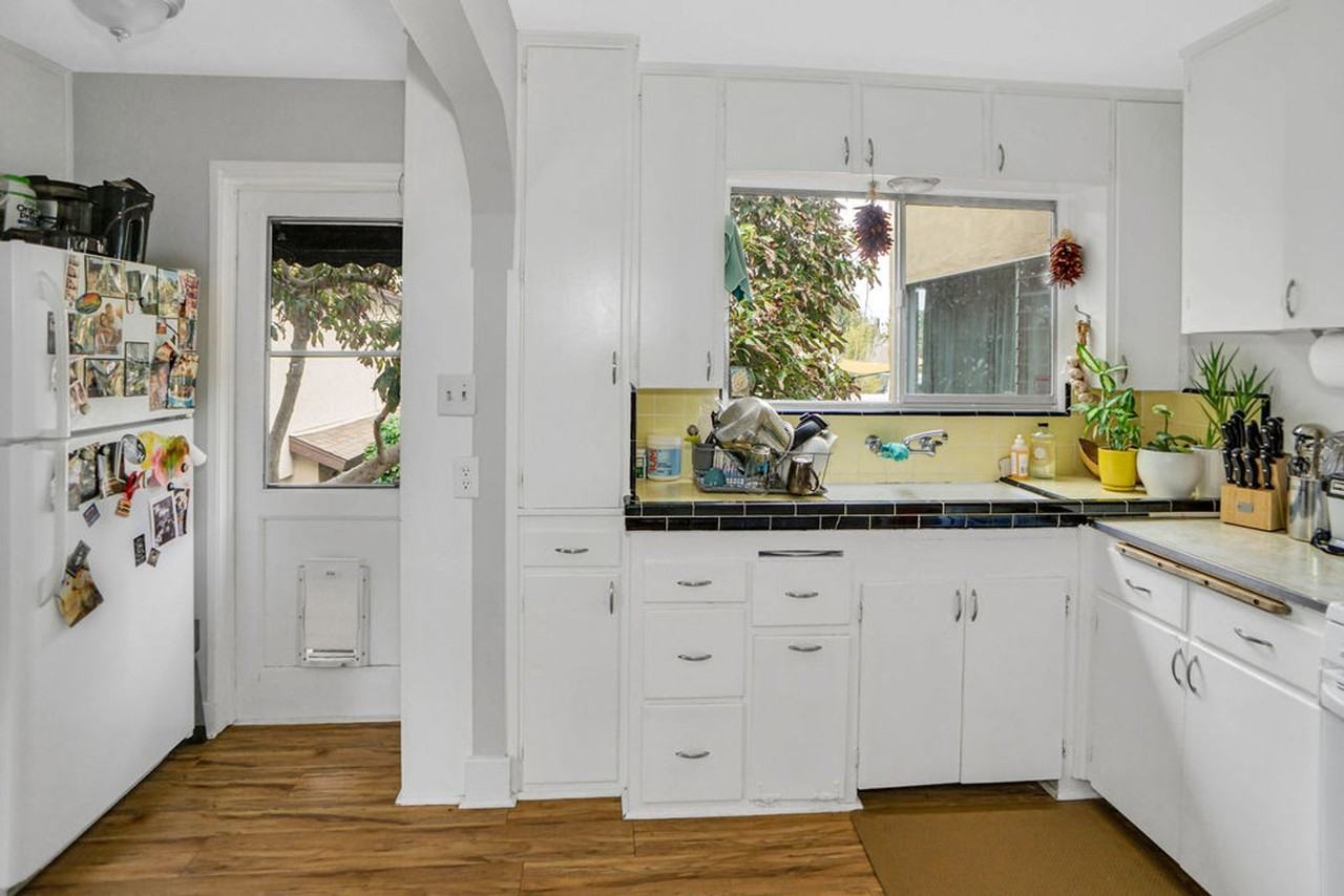 4546 Brighton Ave - Photo 6 of 15