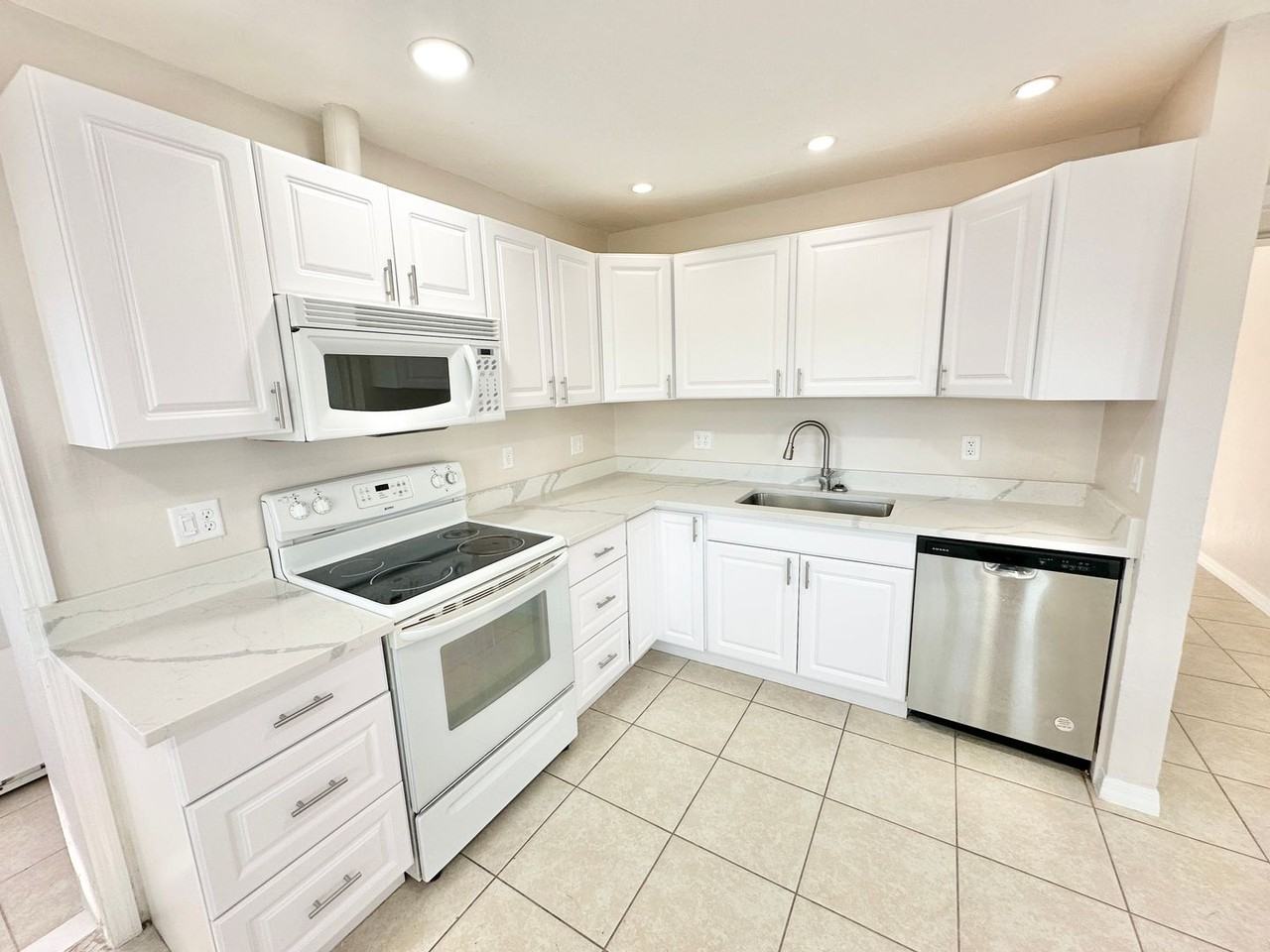 1177 N Alhambra Cir - Photo 2 of 11