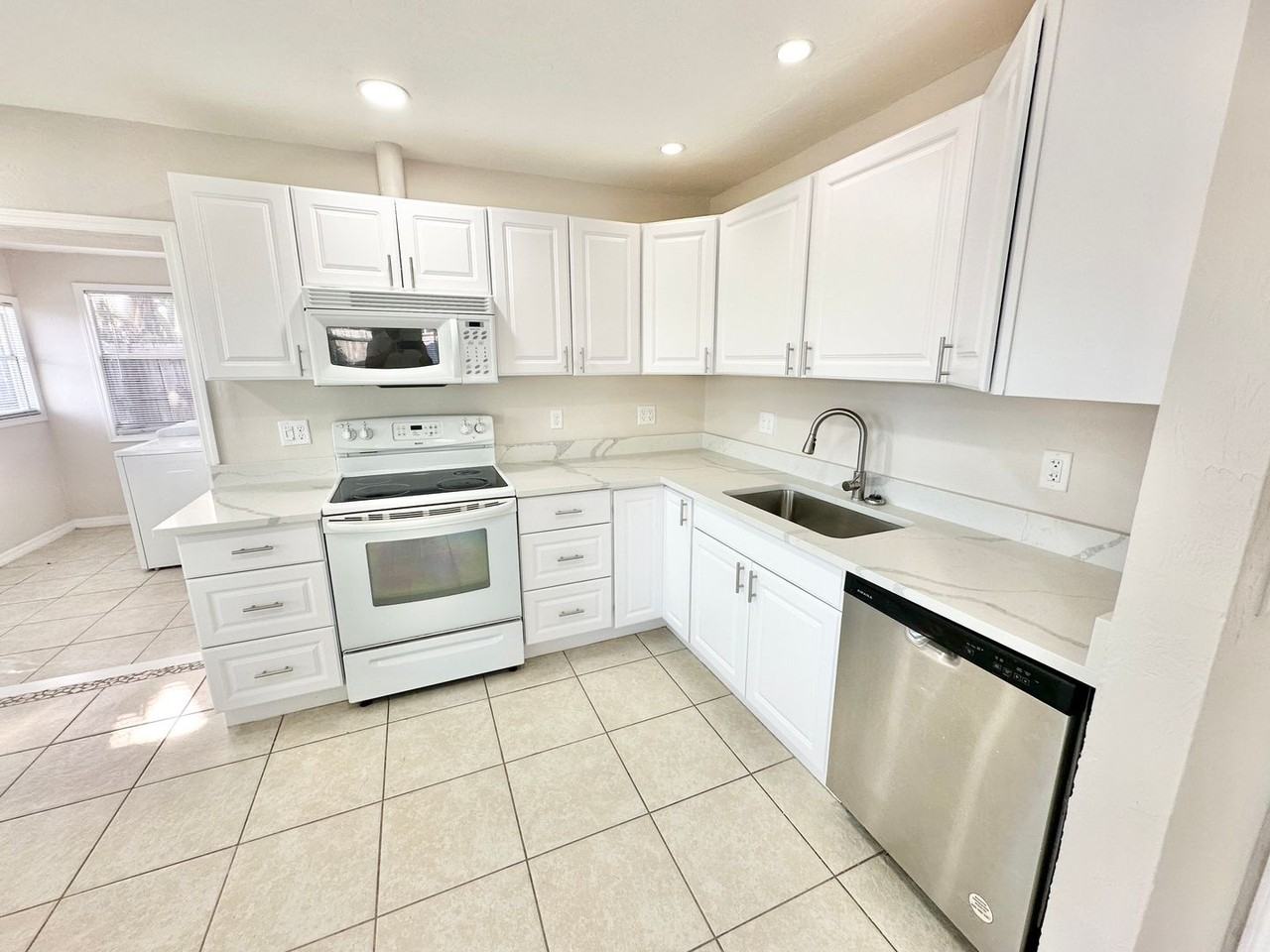 1177 N Alhambra Cir - Photo 4 of 11