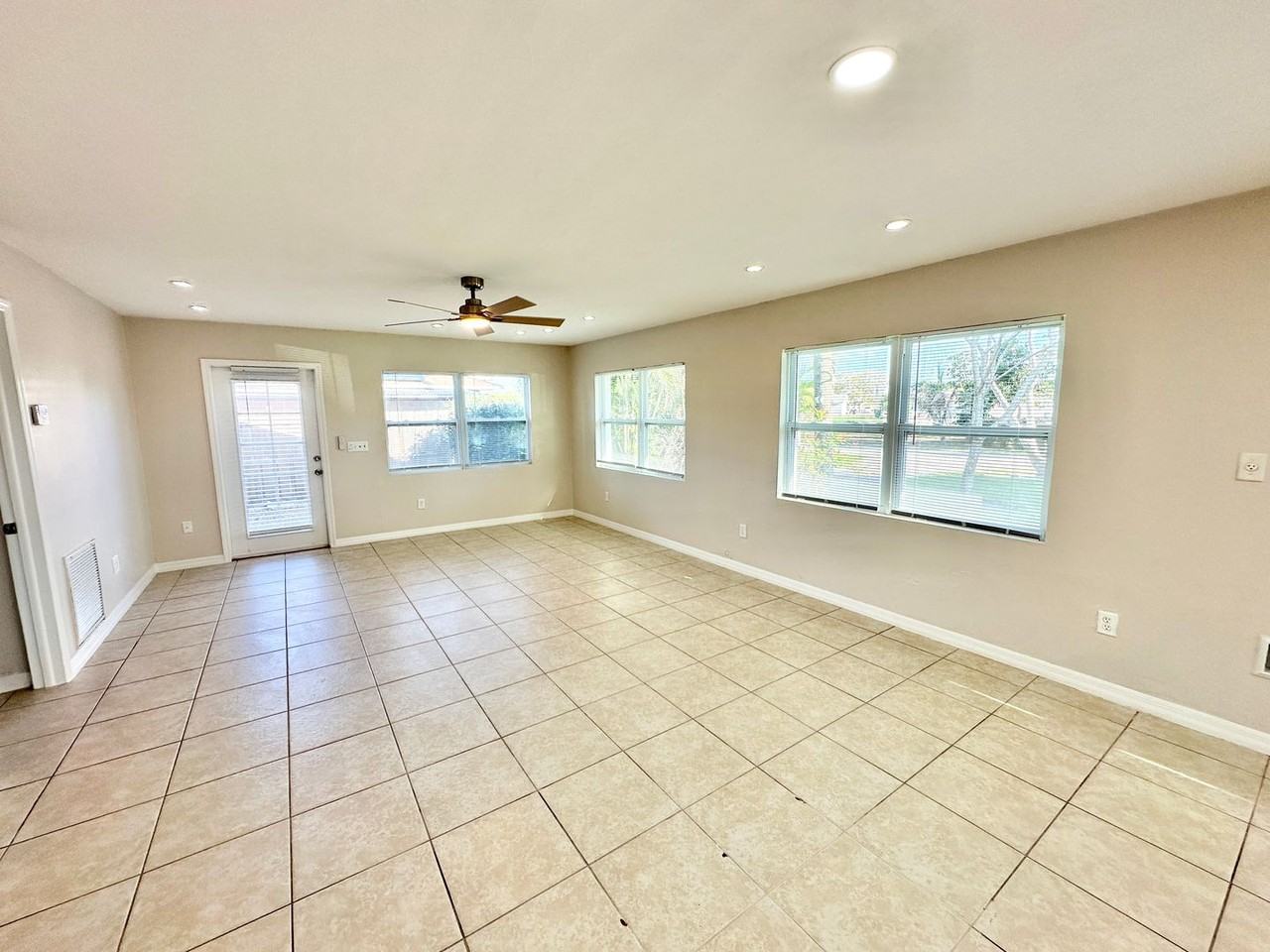 1177 N Alhambra Cir - Photo 6 of 11