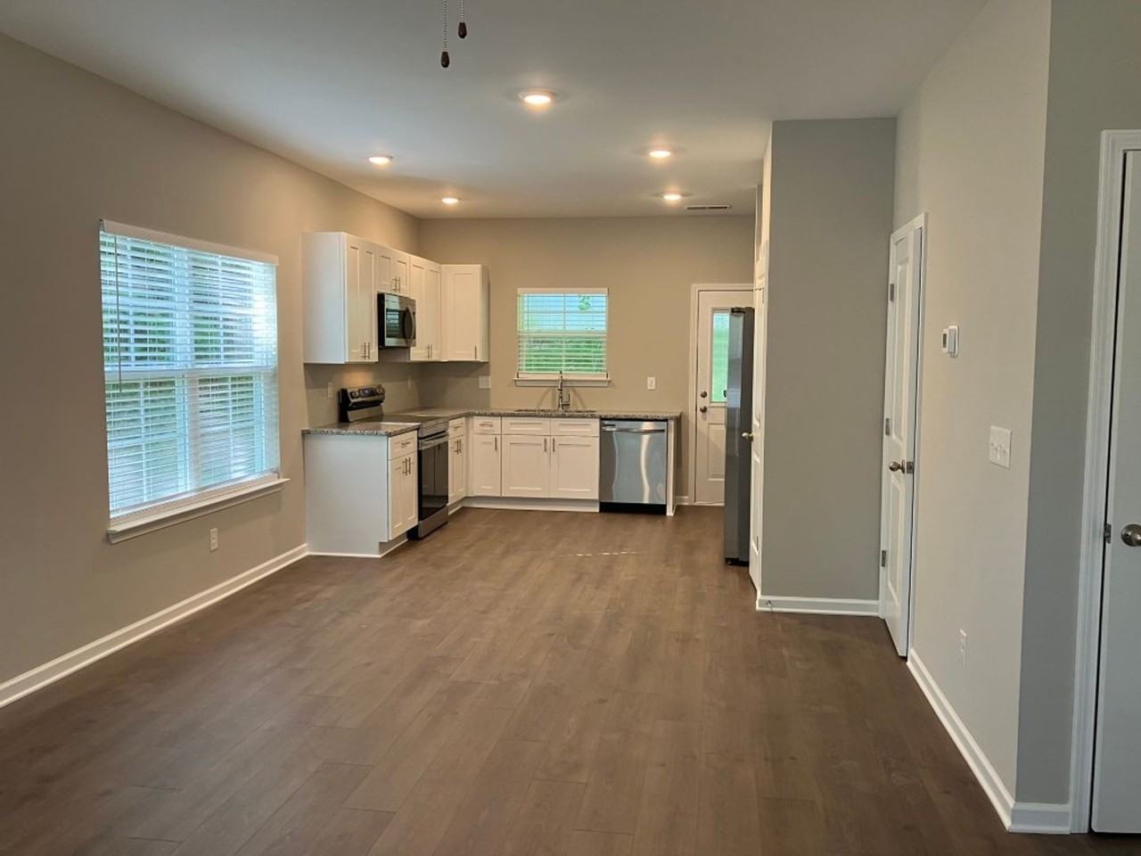 146 Kathryn Ct - Photo 2 of 11