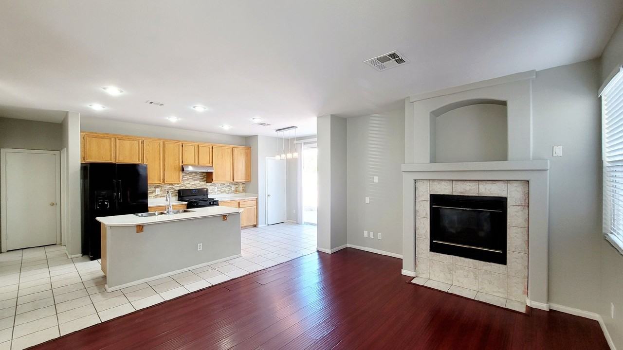 10028 W Cherokee Ave - Photo 5 of 28