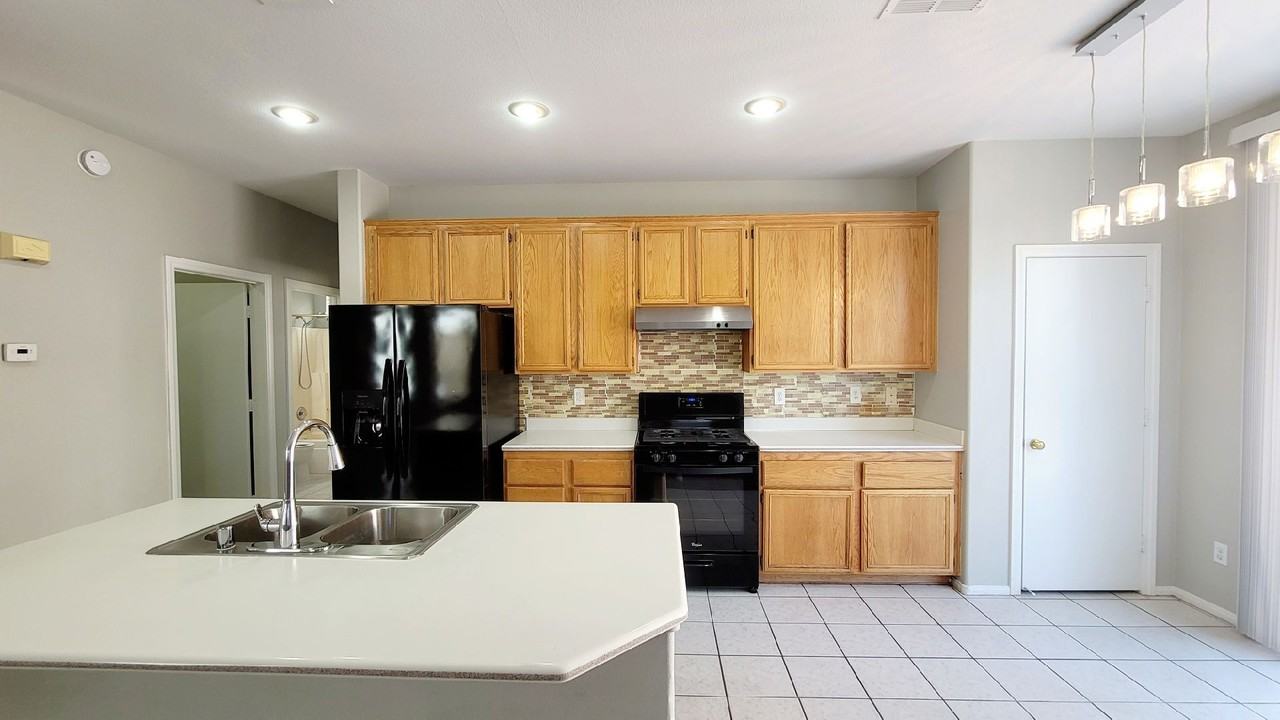 10028 W Cherokee Ave - Photo 6 of 28