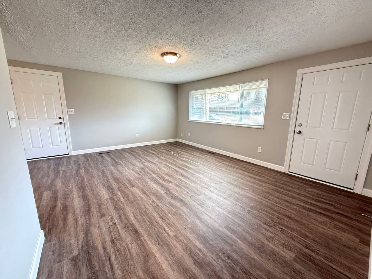 4421 Primrose Ln - Photo 3 of 18