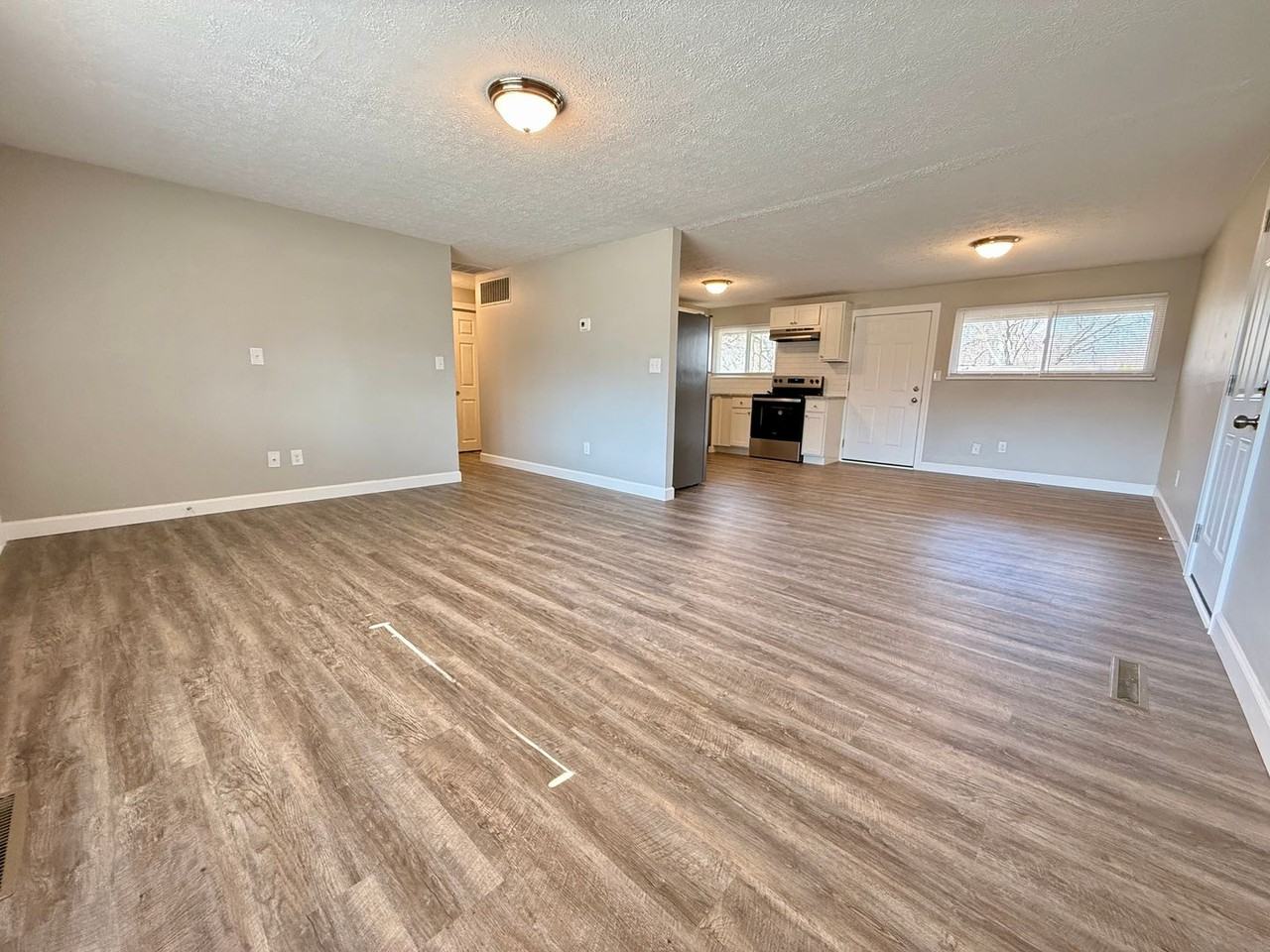 4421 Primrose Ln - Photo 4 of 18