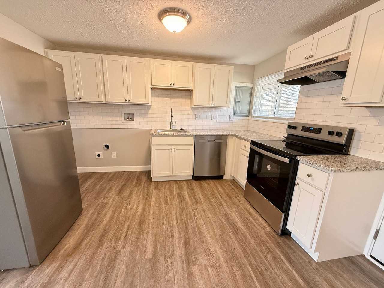 4421 Primrose Ln - Photo 5 of 18