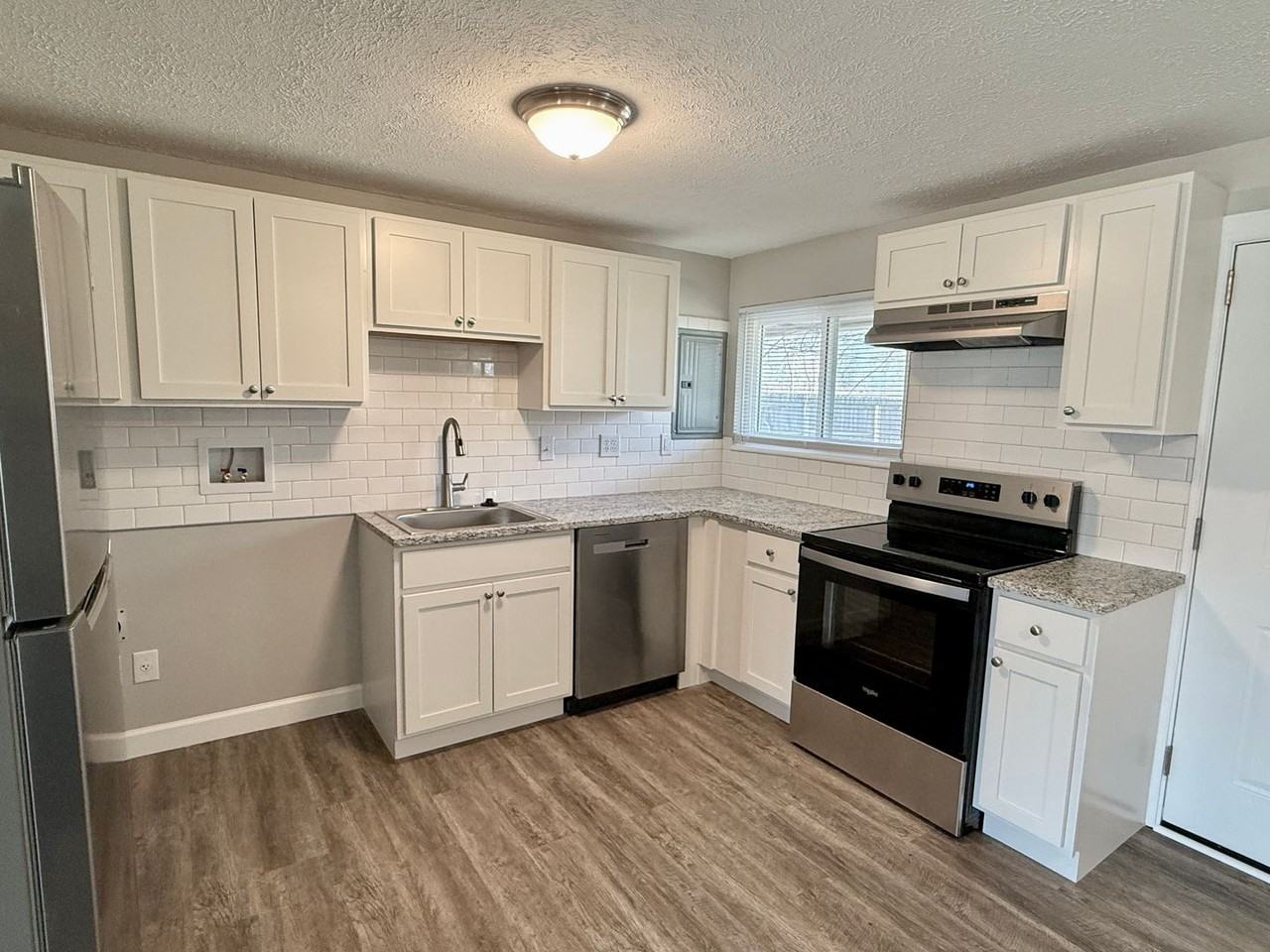 4421 Primrose Ln - Photo 7 of 18