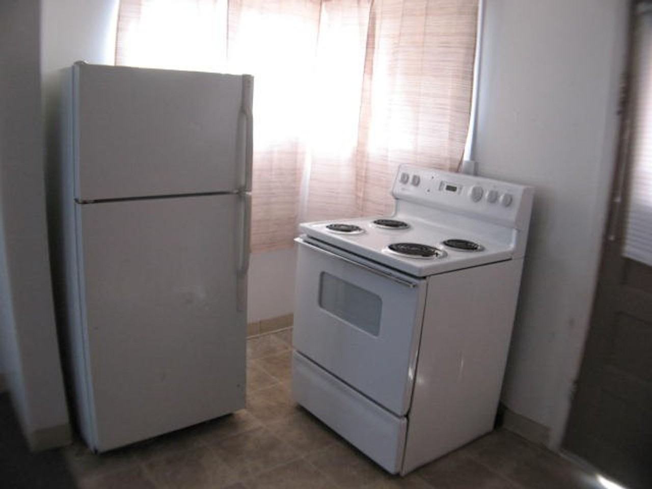 160 1/2 Idaho Ave - Photo 7 of 14