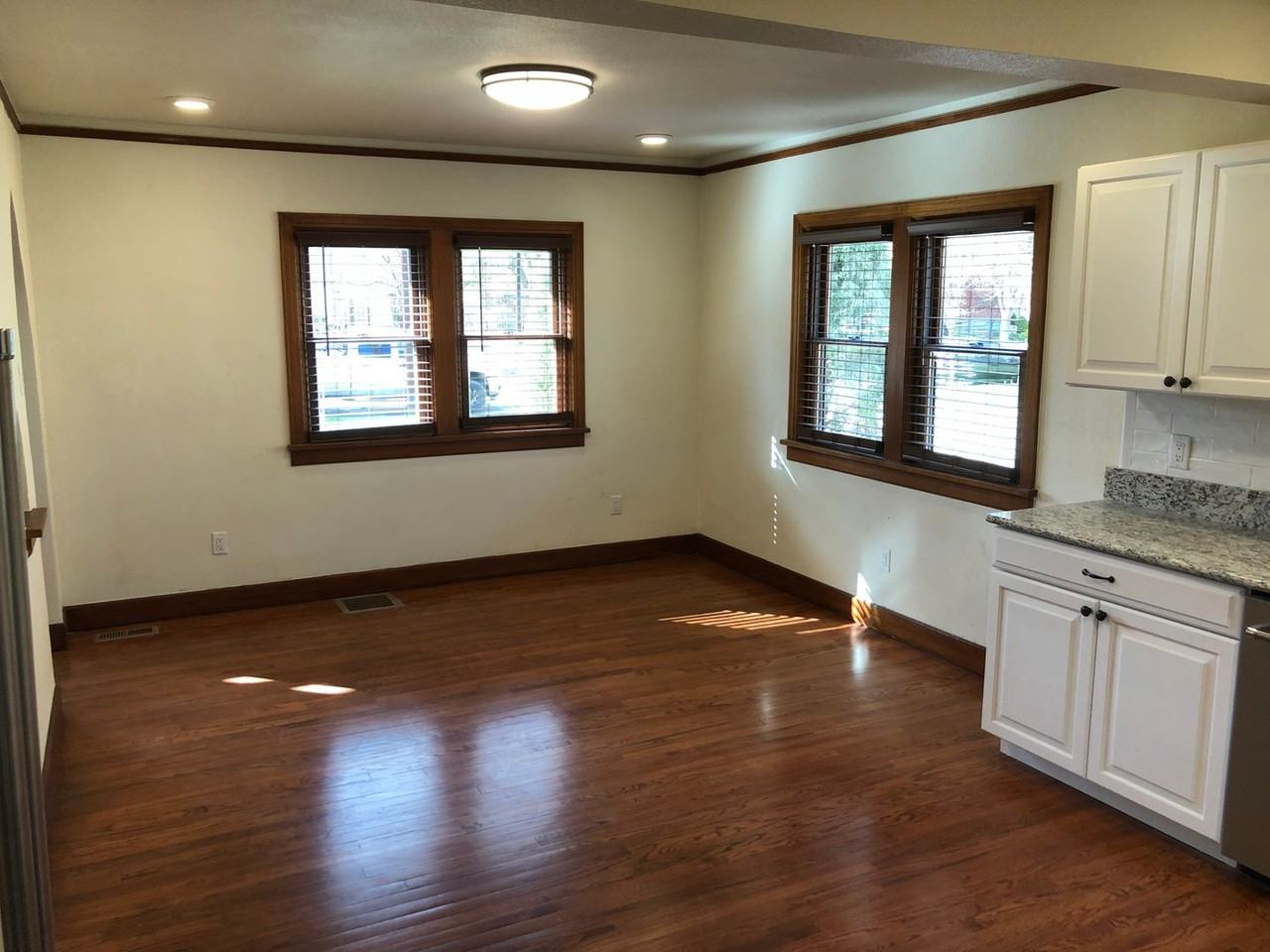 614 Quincy St - Photo 4 of 11