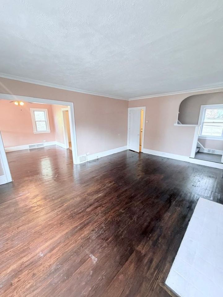 947 Dresden Rd - Photo 6 of 40