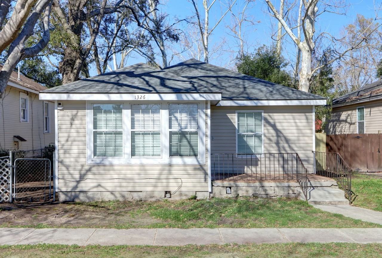 1326 E 33rd St - Photo 3 of 32