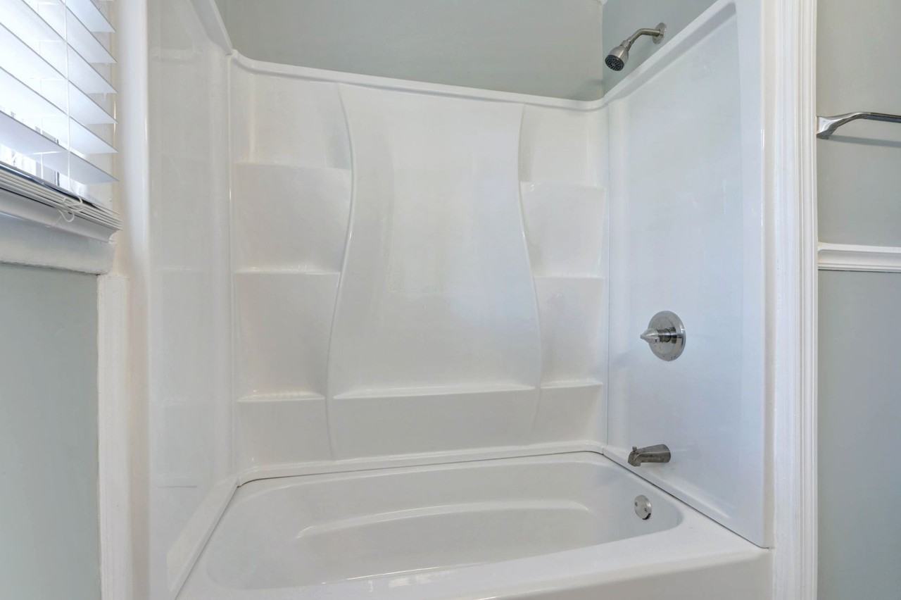 1203 E 57th St - Photo 2 of 31