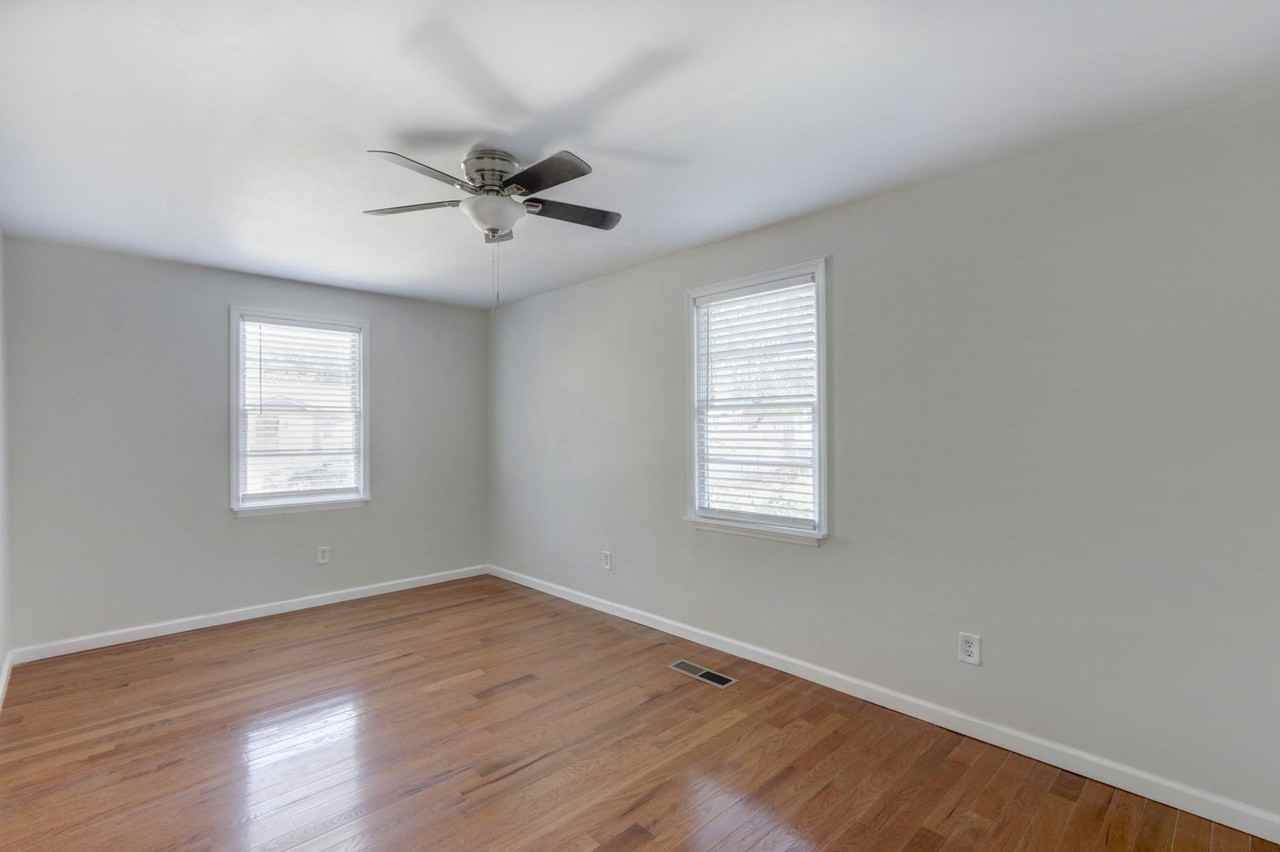 1203 E 57th St - Photo 4 of 31