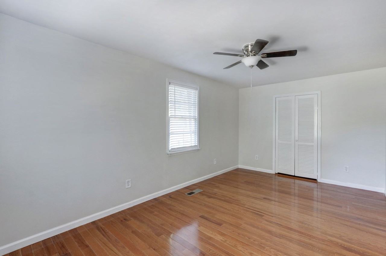 1203 E 57th St - Photo 5 of 31