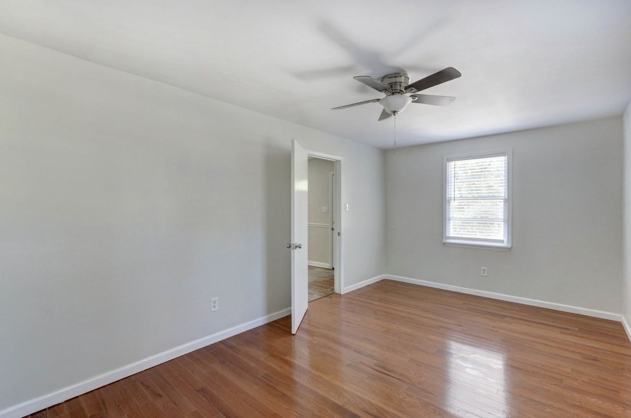 1203 E 57th St - Photo 6 of 31