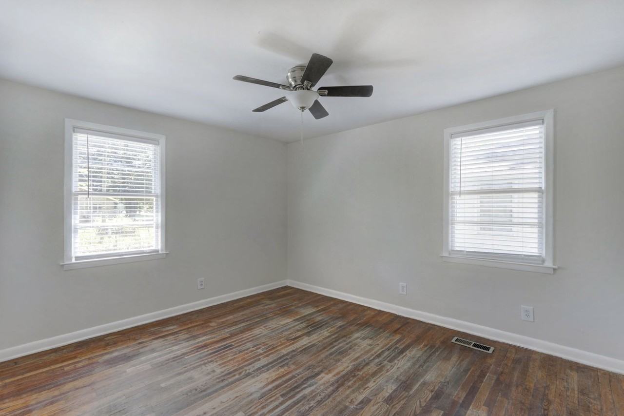 1203 E 57th St - Photo 7 of 31