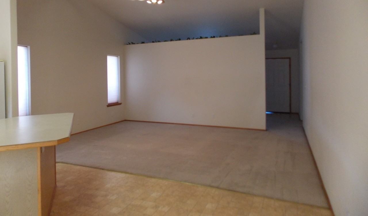 8813 W Bonnie Ave - Photo 4 of 15