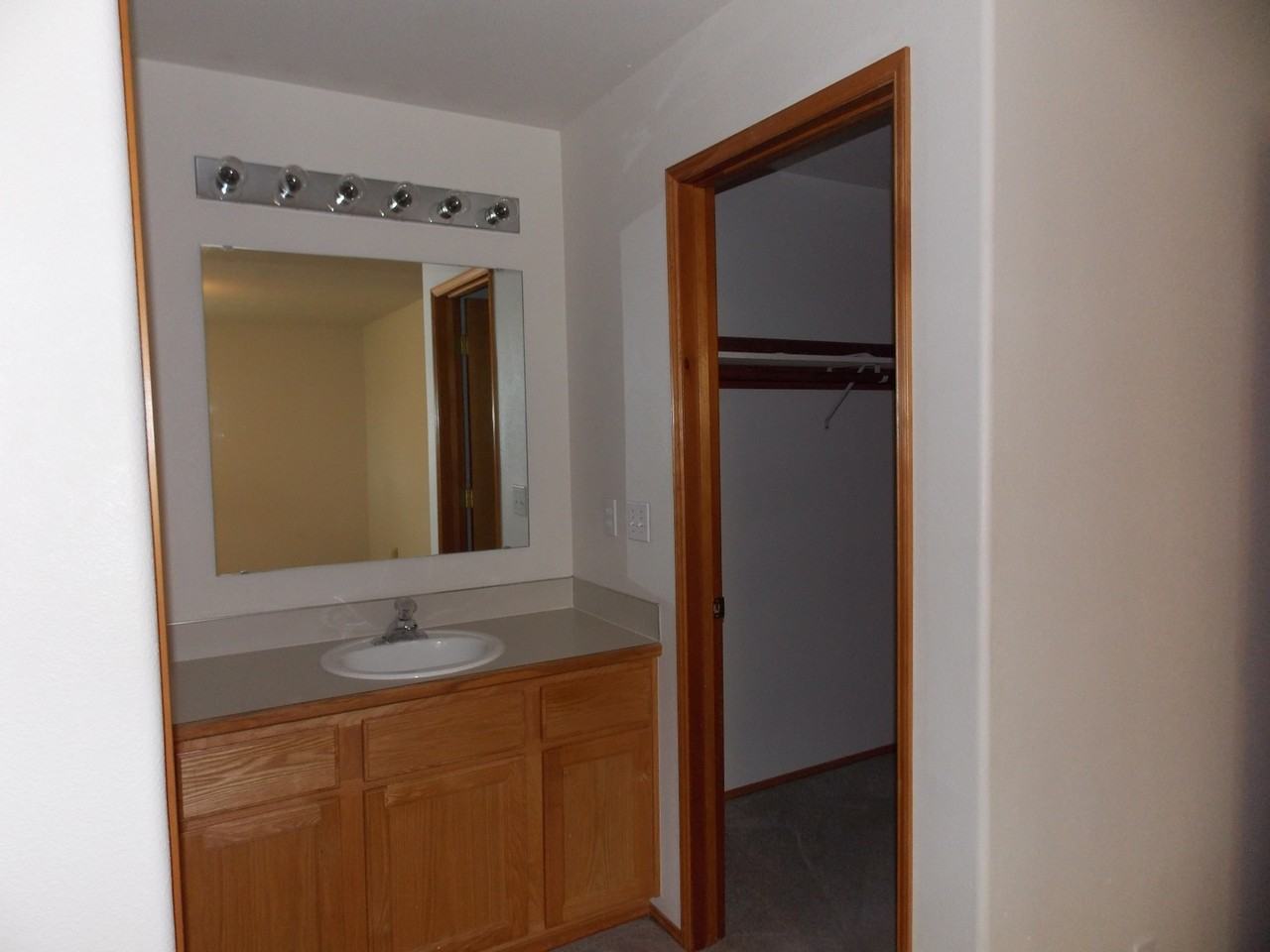 8813 W Bonnie Ave - Photo 6 of 15