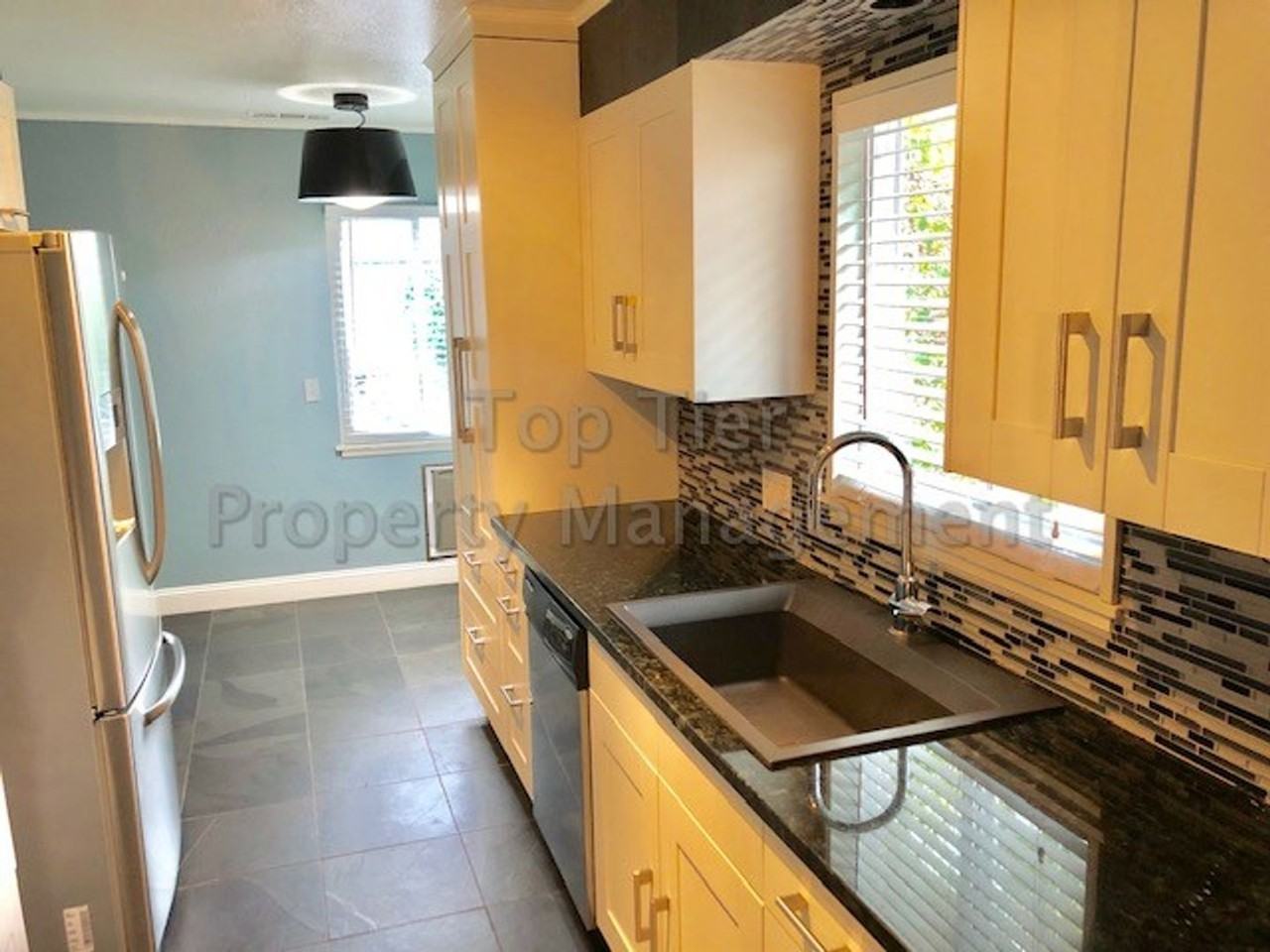 200 Elaine Dr - Photo 4 of 17