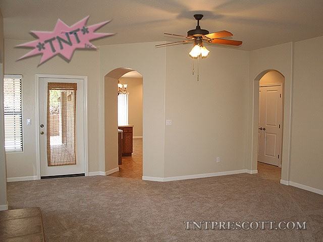 951 Louie St - Photo 5 of 25