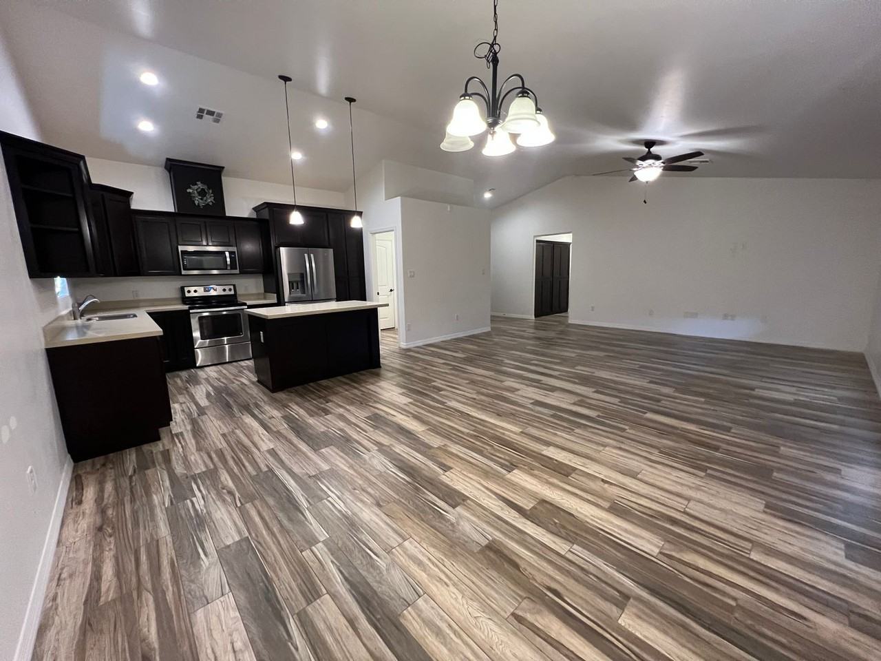 8693 E 34th Pl - Photo 5 of 33