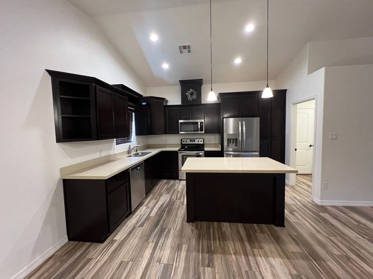 8693 E 34th Pl - Photo 6 of 33