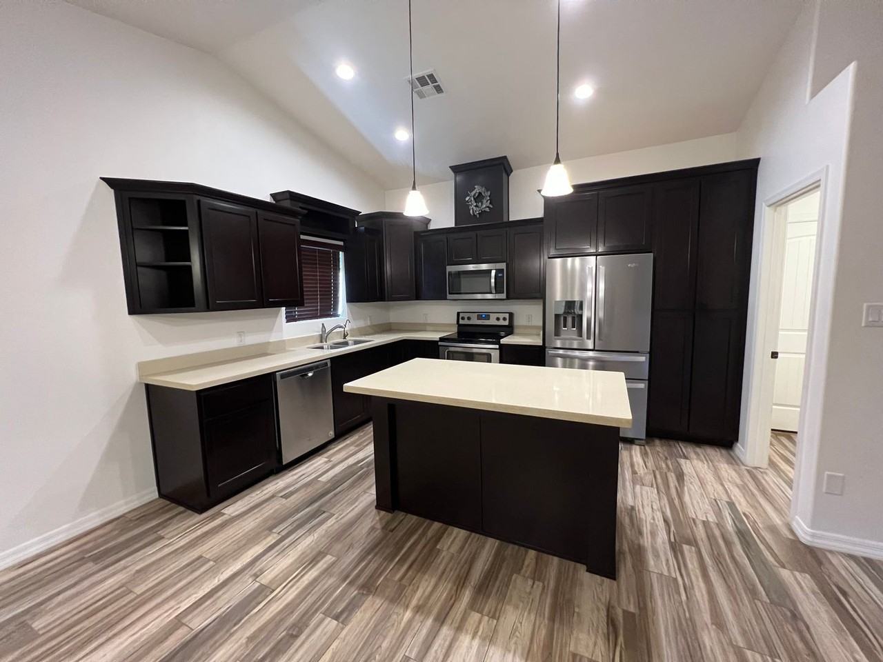 8693 E 34th Pl - Photo 7 of 33