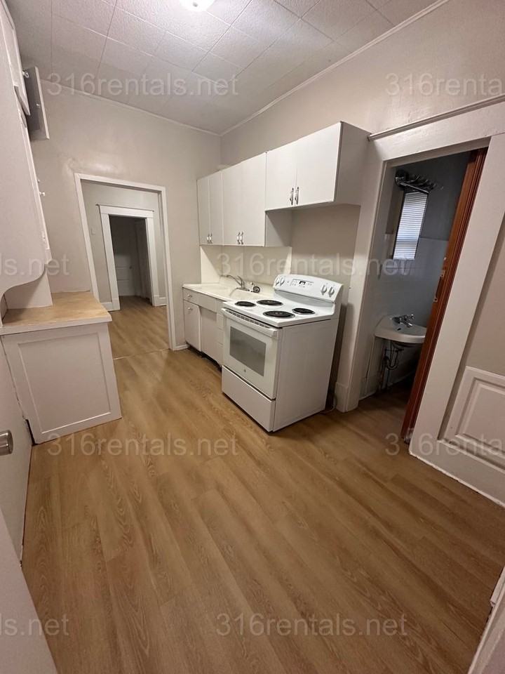 1436 S Waco Ave - Photo 2 of 11