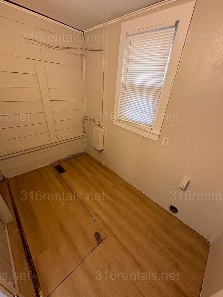 1436 S Waco Ave - Photo 4 of 11