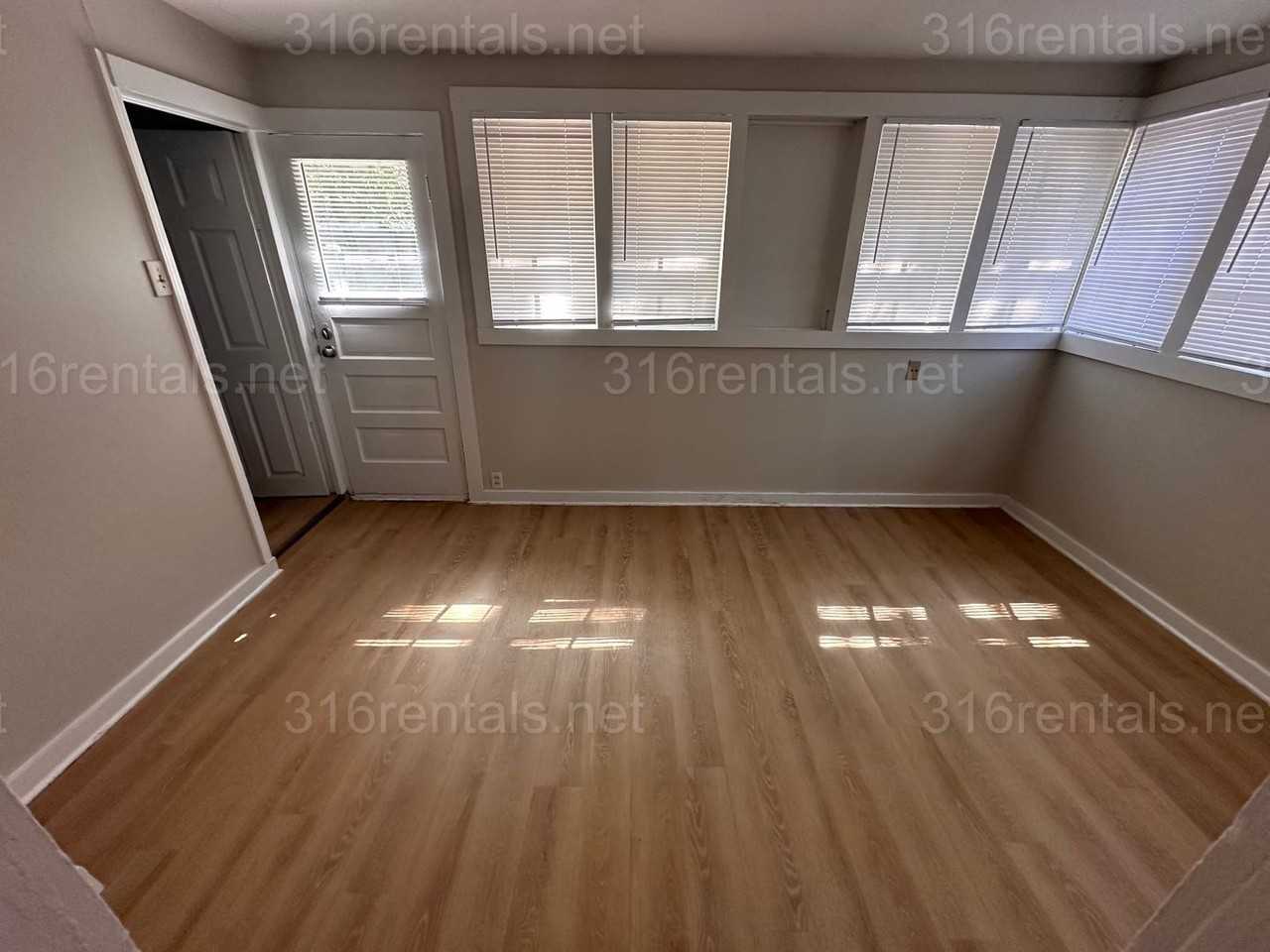 1436 S Waco Ave - Photo 5 of 11