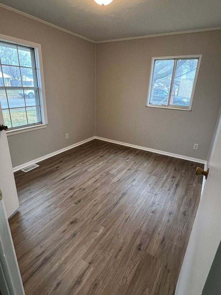 2228 Belmont Dr - Photo 4 of 13