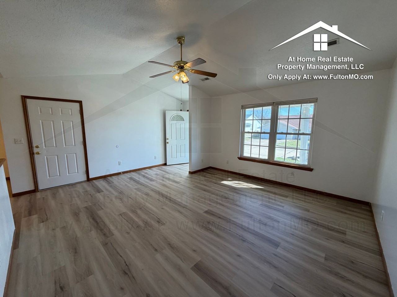 1117 Ashton Cir E - Photo 3 of 50