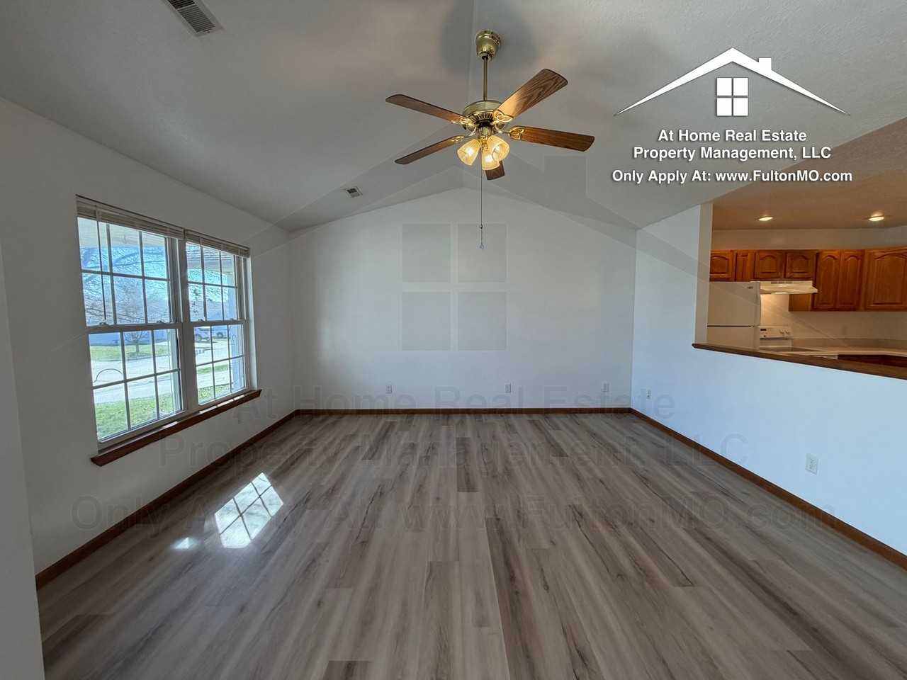 1117 Ashton Cir E - Photo 5 of 50