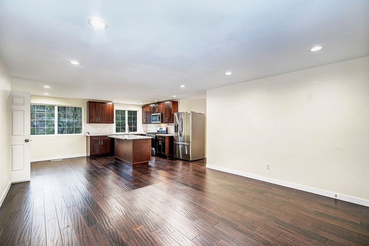 7704 135th Pl Ne - Photo 3 of 20