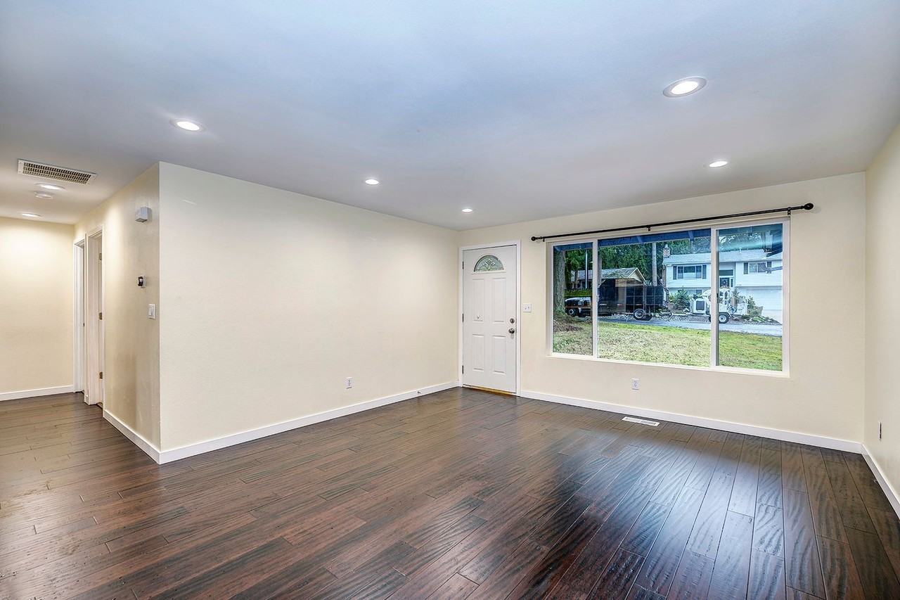 7704 135th Pl Ne - Photo 4 of 20