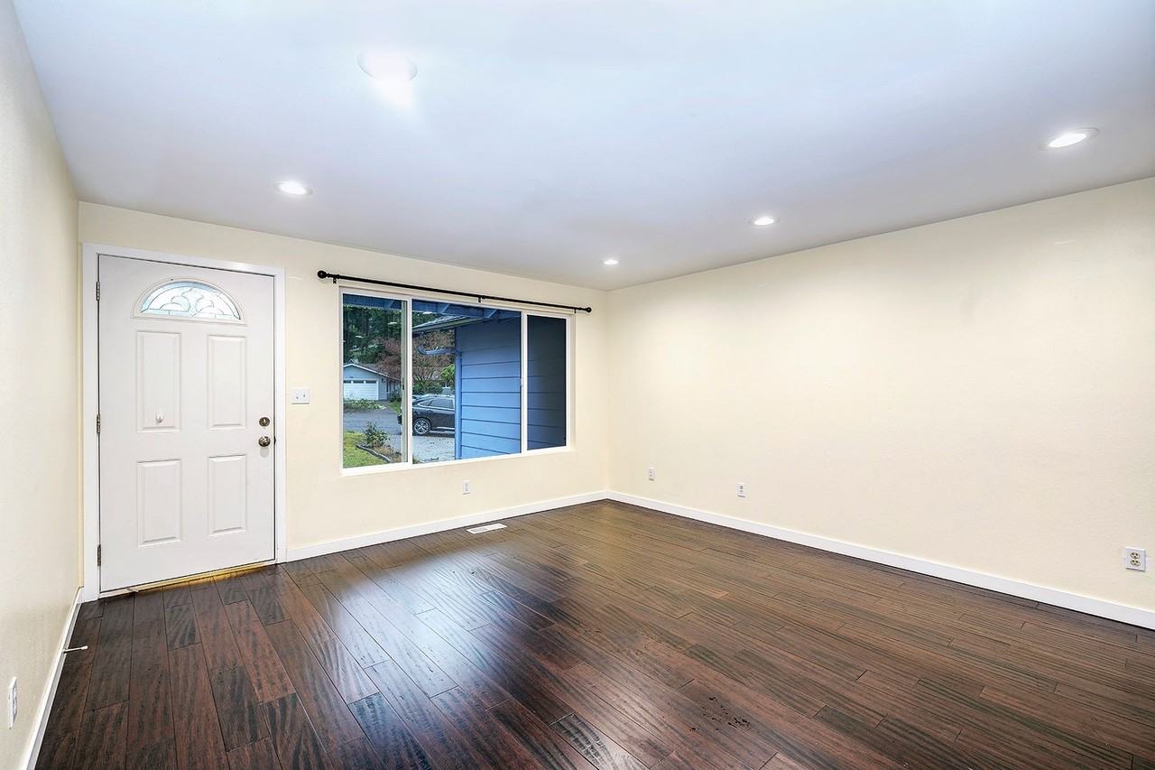 7704 135th Pl Ne - Photo 5 of 20