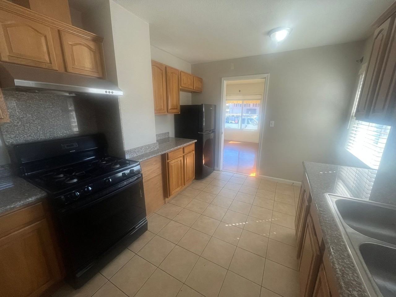 1975 86th Ave - Photo 5 of 9