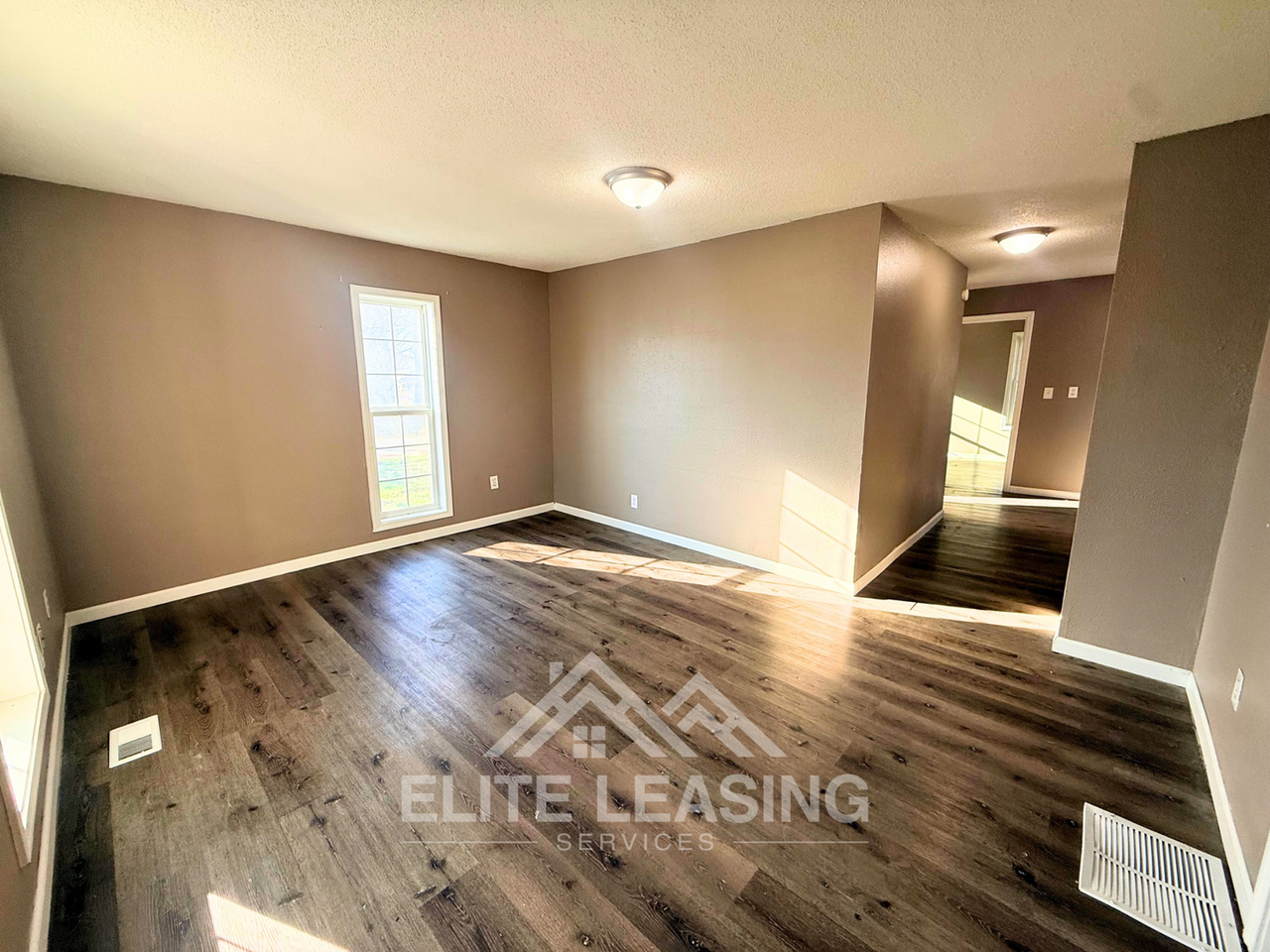 1700 Nw Polk St - Photo 2 of 7