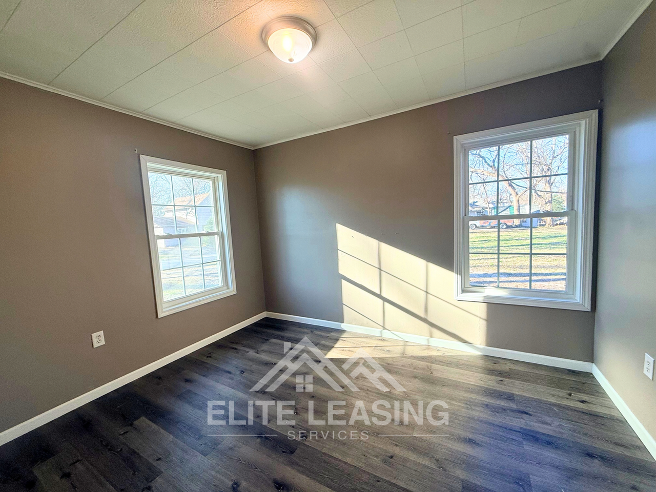 1700 Nw Polk St - Photo 3 of 7