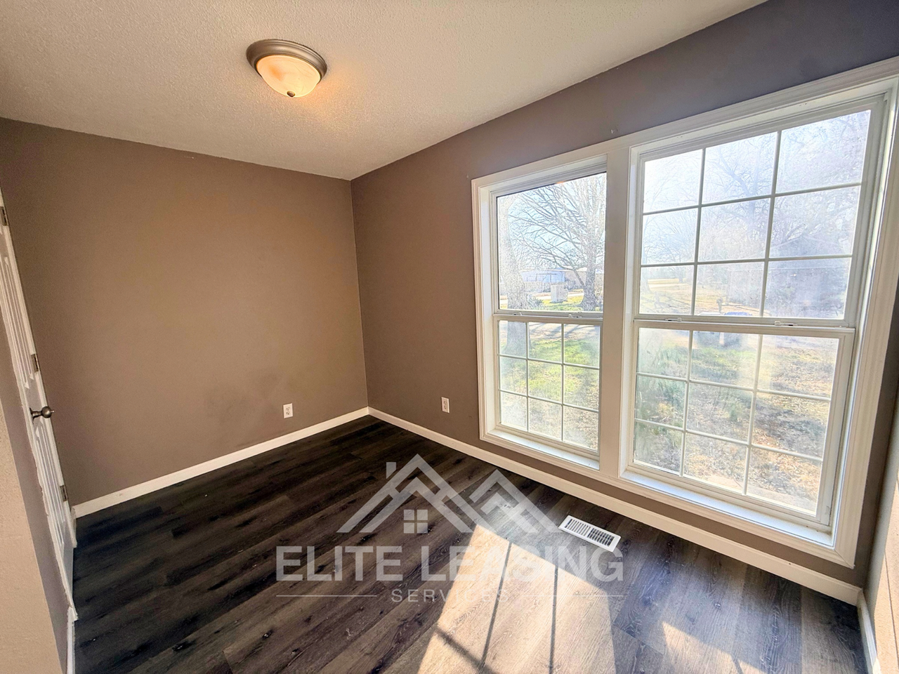 1700 Nw Polk St - Photo 5 of 7