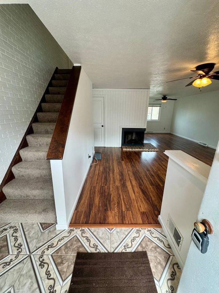 3164 Camberly Dr - Photo 7 of 50