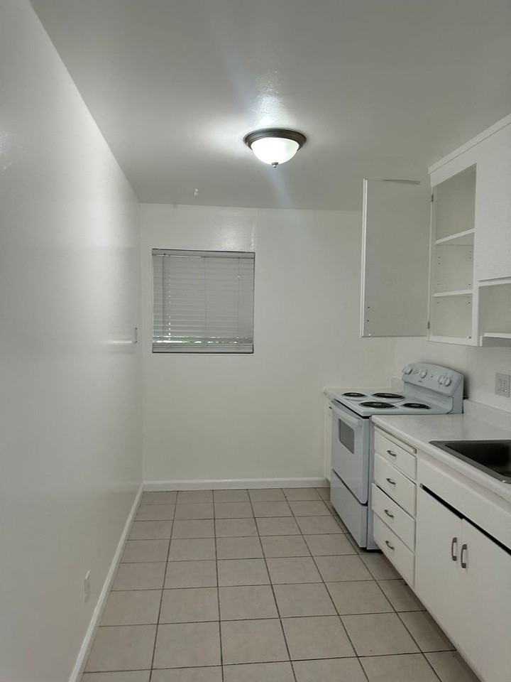 209 Brown St - Photo 2 of 6