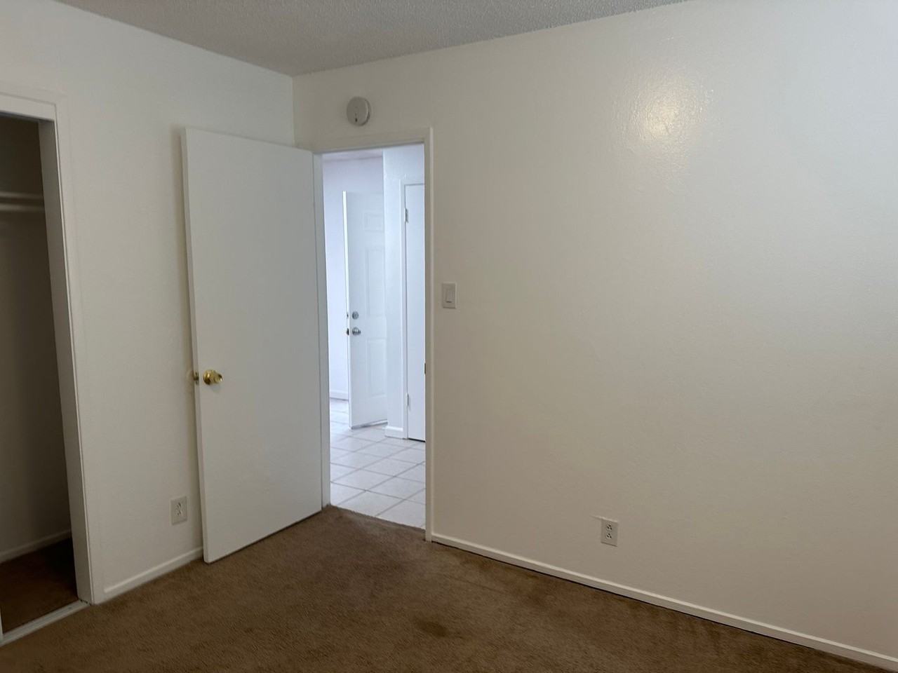 209 Brown St - Photo 4 of 6