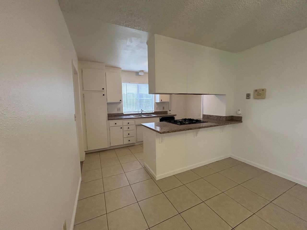 906 Estrada Ct - Photo 4 of 19