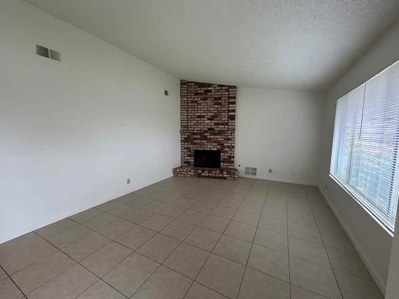 906 Estrada Ct - Photo 7 of 19