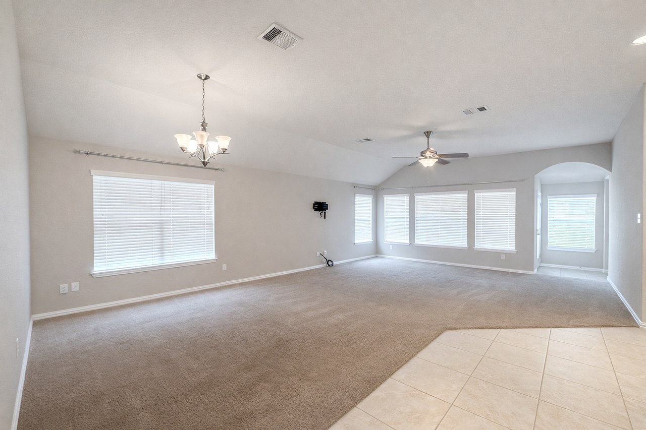 1004 Hartman Dr - Photo 3 of 17